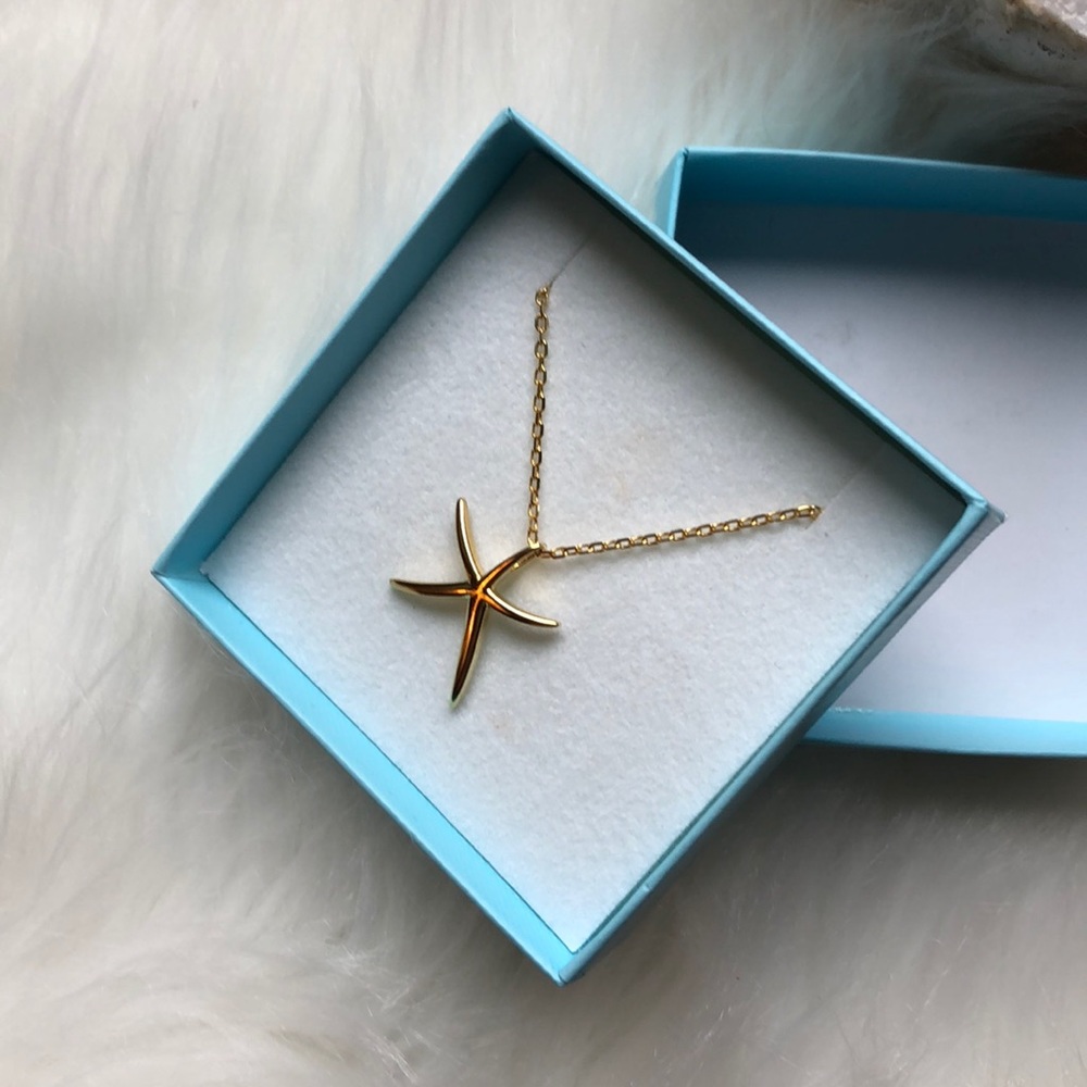 Gold starfish 18” necklace.  (Gold plated)